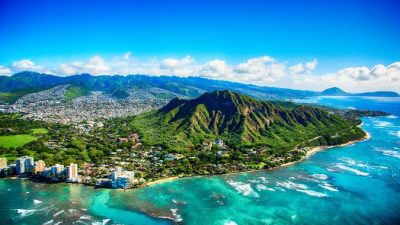 What Are the Must-Have Gifts for Someone Traveling to Hawaii?