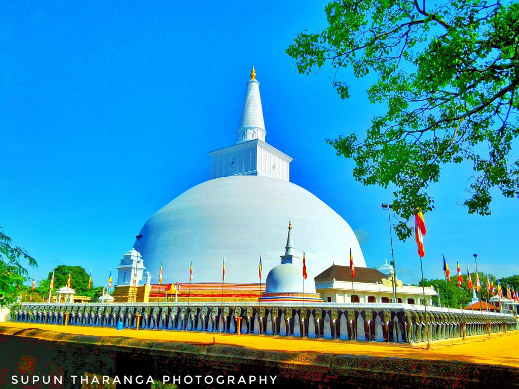 What Are the Most Breathtaking Temples to Visit in Sri Lanka?