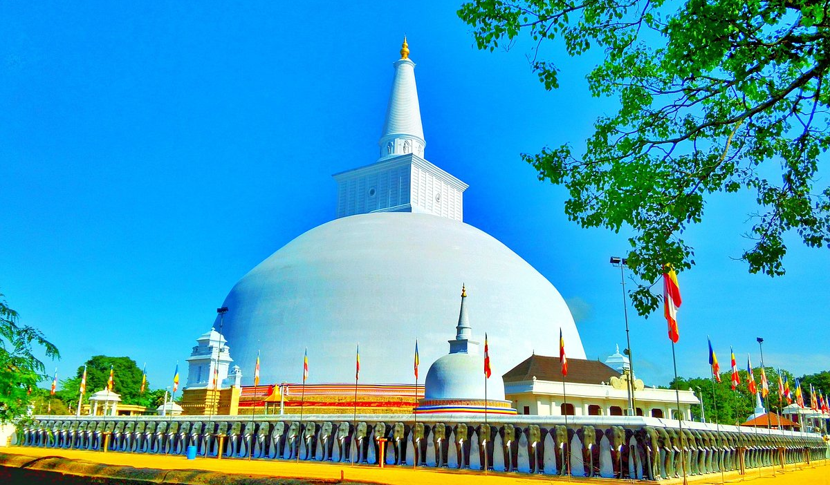 What Are the Most Breathtaking Temples to Visit in Sri Lanka?