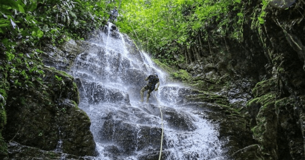 What Are the Top Attractions for Costa Rica Travel?