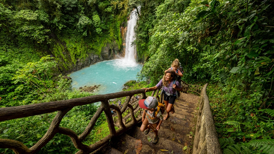 What Are the Top Attractions for Costa Rica Travel?